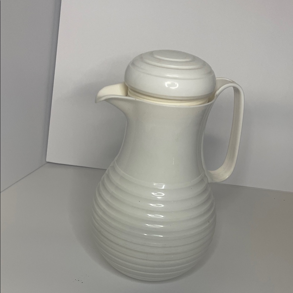 Elegant White Thermal Carafe‎